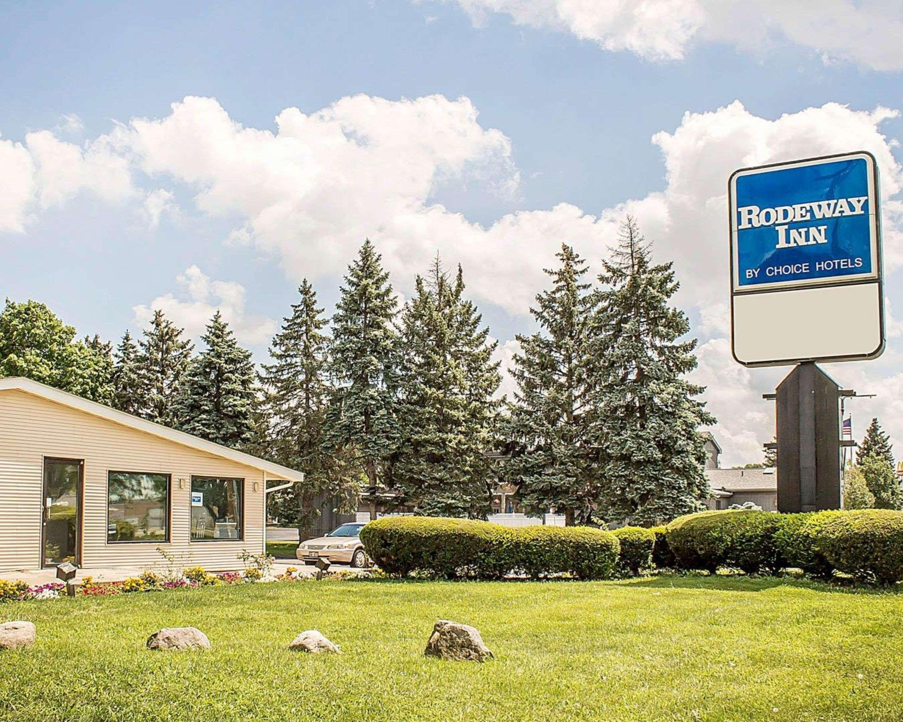 Rodeway Inn Findlay Exterior photo